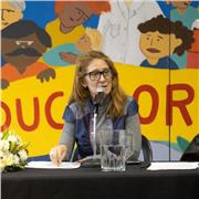 Profesora de artes en general, docente de yoga, docente de español